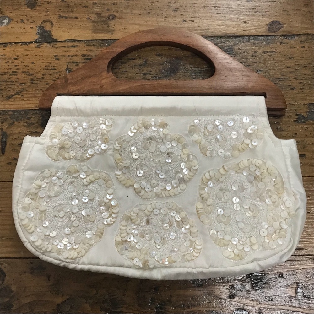 Embroidered handbag clutch